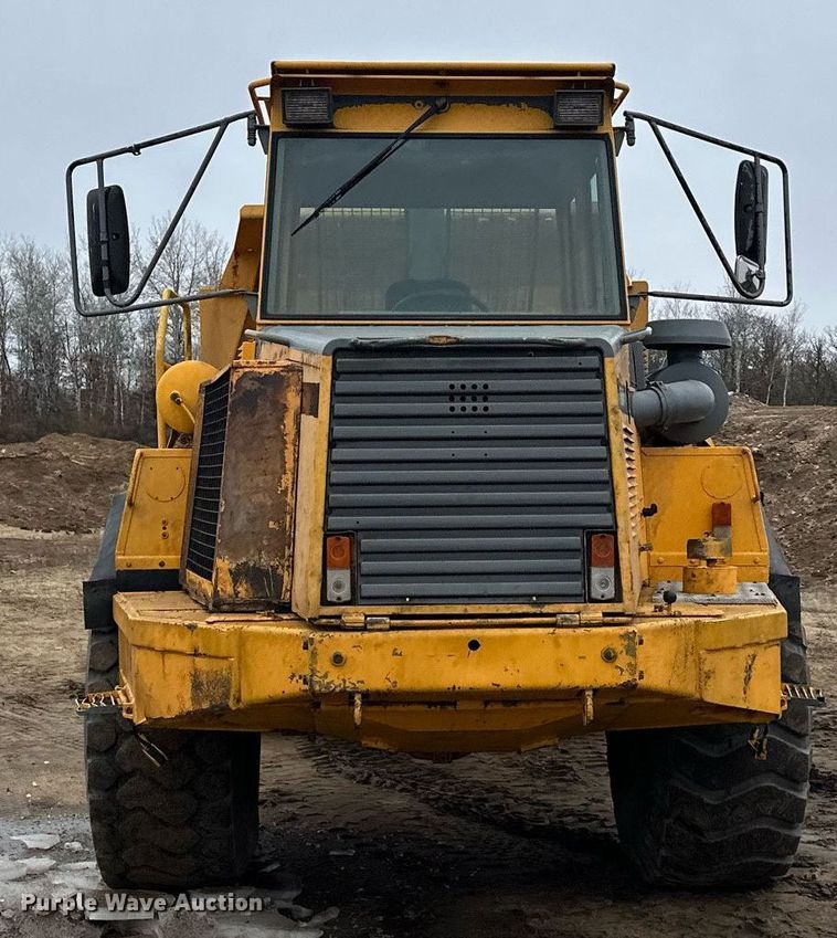 image for item LO9308 2001 Volvo A25C haul truck