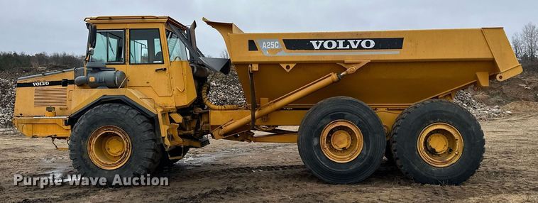 image for item LO9308 2001 Volvo A25C haul truck