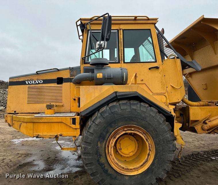 image for item LO9308 2001 Volvo A25C haul truck