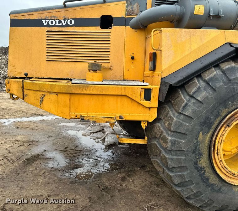 image for item LO9308 2001 Volvo A25C haul truck