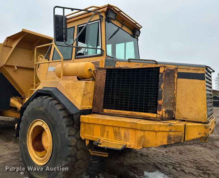image for item LO9308 2001 Volvo A25C haul truck