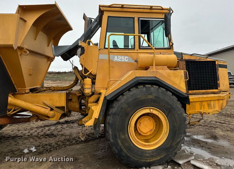 image for item LO9308 2001 Volvo A25C haul truck