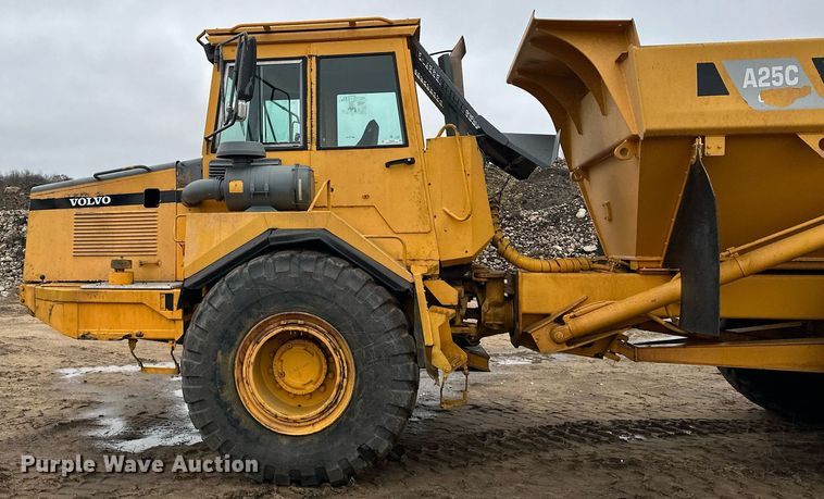 image for item LO9308 2001 Volvo A25C haul truck