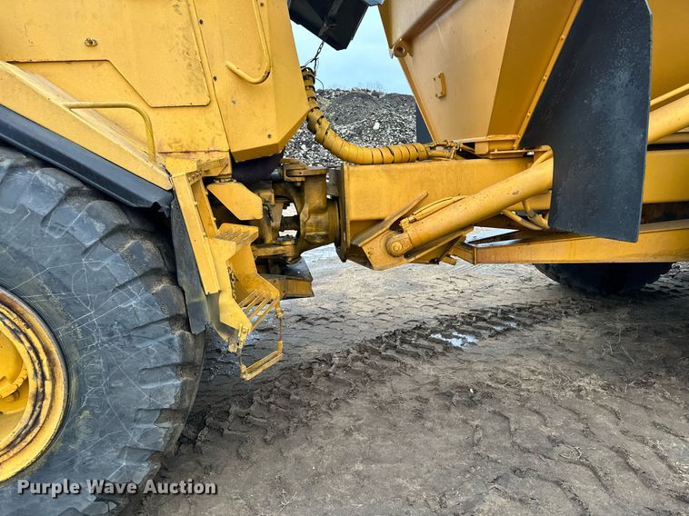 image for item LO9308 2001 Volvo A25C haul truck