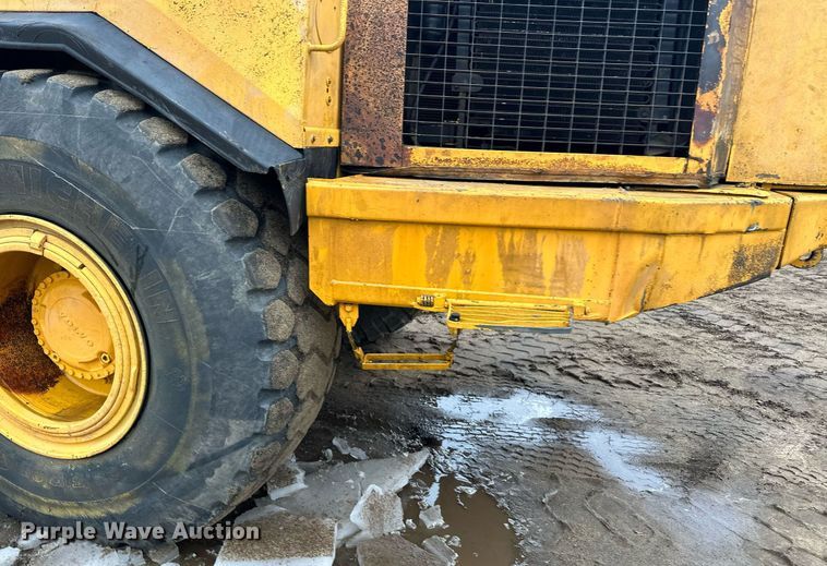 image for item LO9308 2001 Volvo A25C haul truck