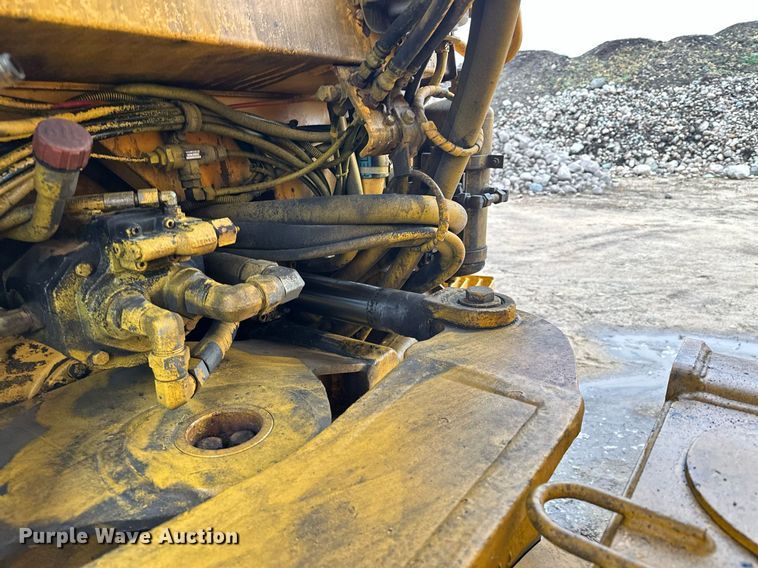 image for item LO9308 2001 Volvo A25C haul truck