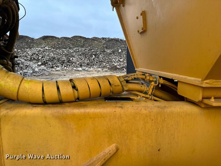 image for item LO9308 2001 Volvo A25C haul truck