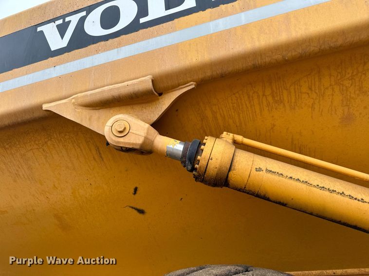 image for item LO9308 2001 Volvo A25C haul truck