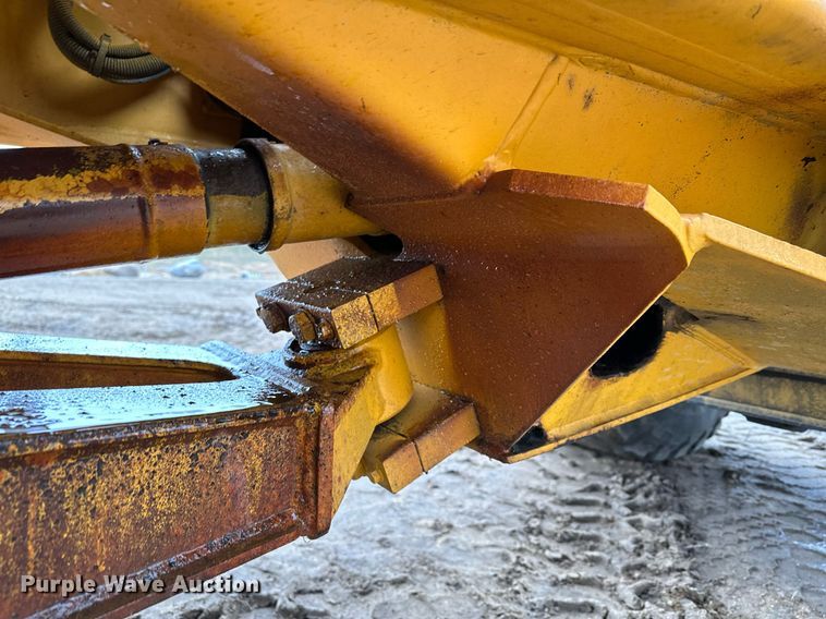 image for item LO9308 2001 Volvo A25C haul truck