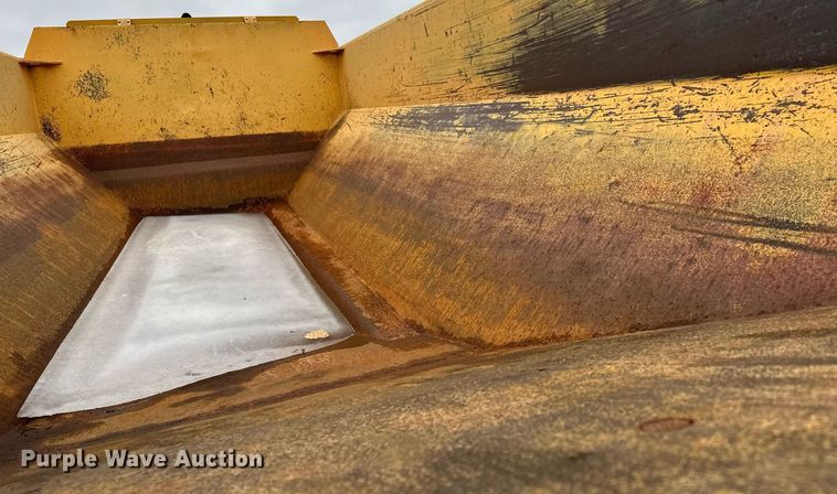 image for item LO9308 2001 Volvo A25C haul truck