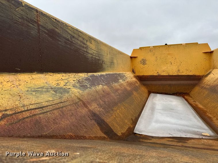 image for item LO9308 2001 Volvo A25C haul truck