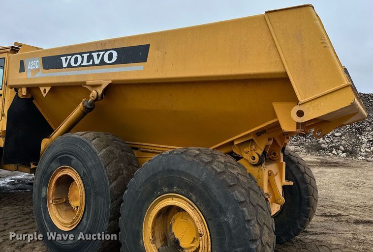 image for item LO9308 2001 Volvo A25C haul truck