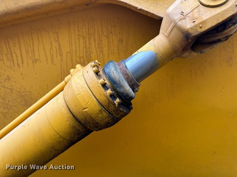 image for item LO9308 2001 Volvo A25C haul truck