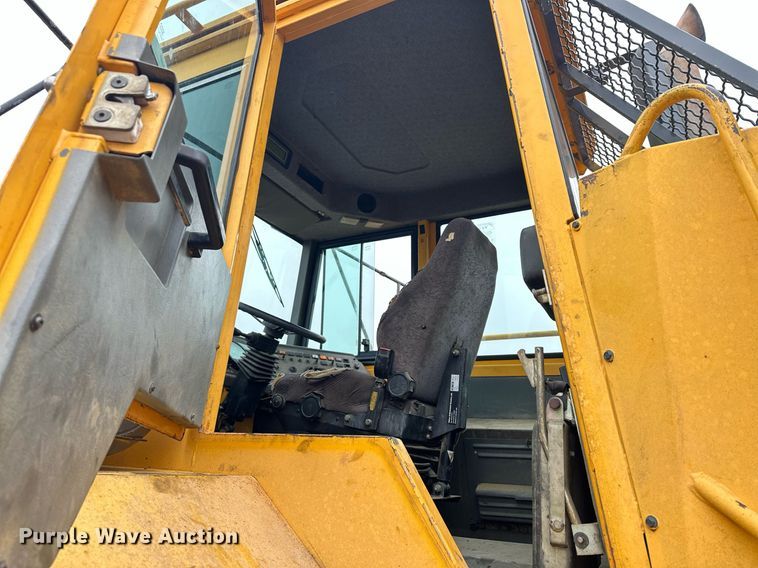 image for item LO9308 2001 Volvo A25C haul truck