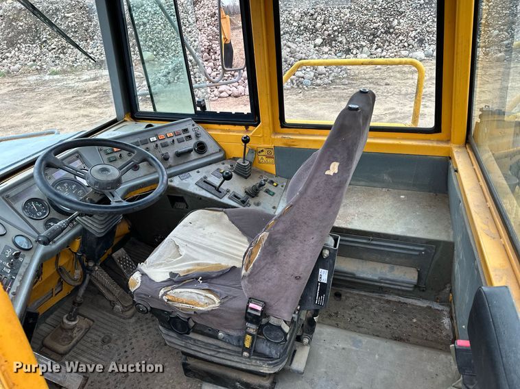 image for item LO9308 2001 Volvo A25C haul truck