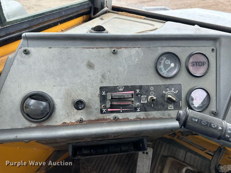 image for item LO9308 2001 Volvo A25C haul truck