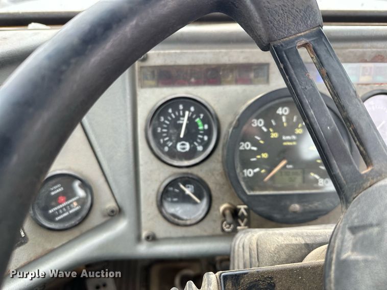 image for item LO9308 2001 Volvo A25C haul truck