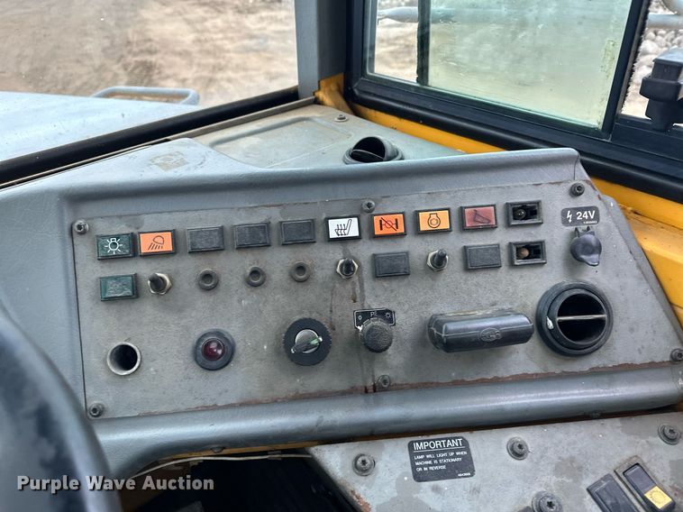 image for item LO9308 2001 Volvo A25C haul truck