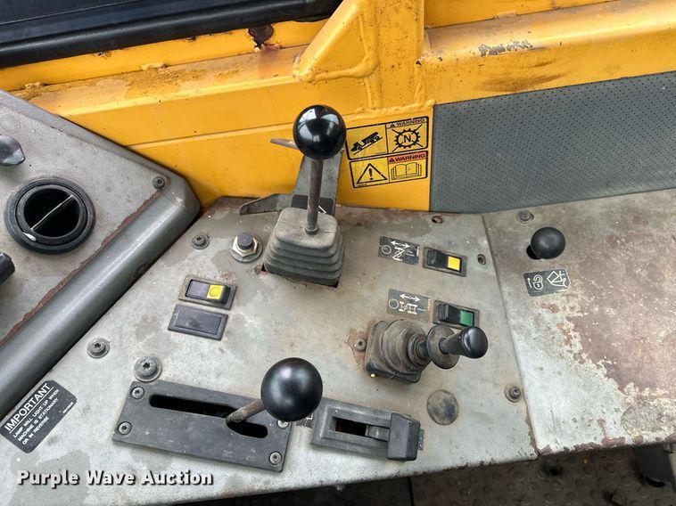 image for item LO9308 2001 Volvo A25C haul truck