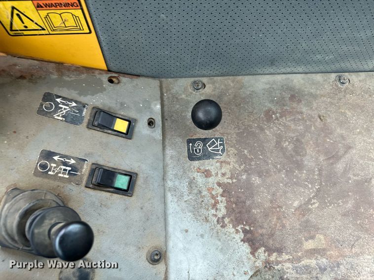 image for item LO9308 2001 Volvo A25C haul truck