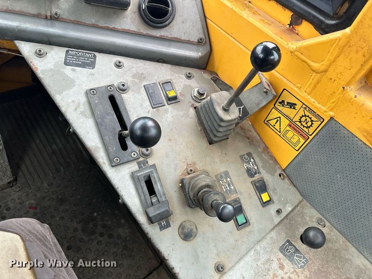 image for item LO9308 2001 Volvo A25C haul truck