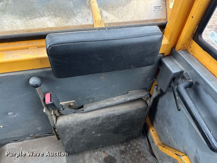 image for item LO9308 2001 Volvo A25C haul truck