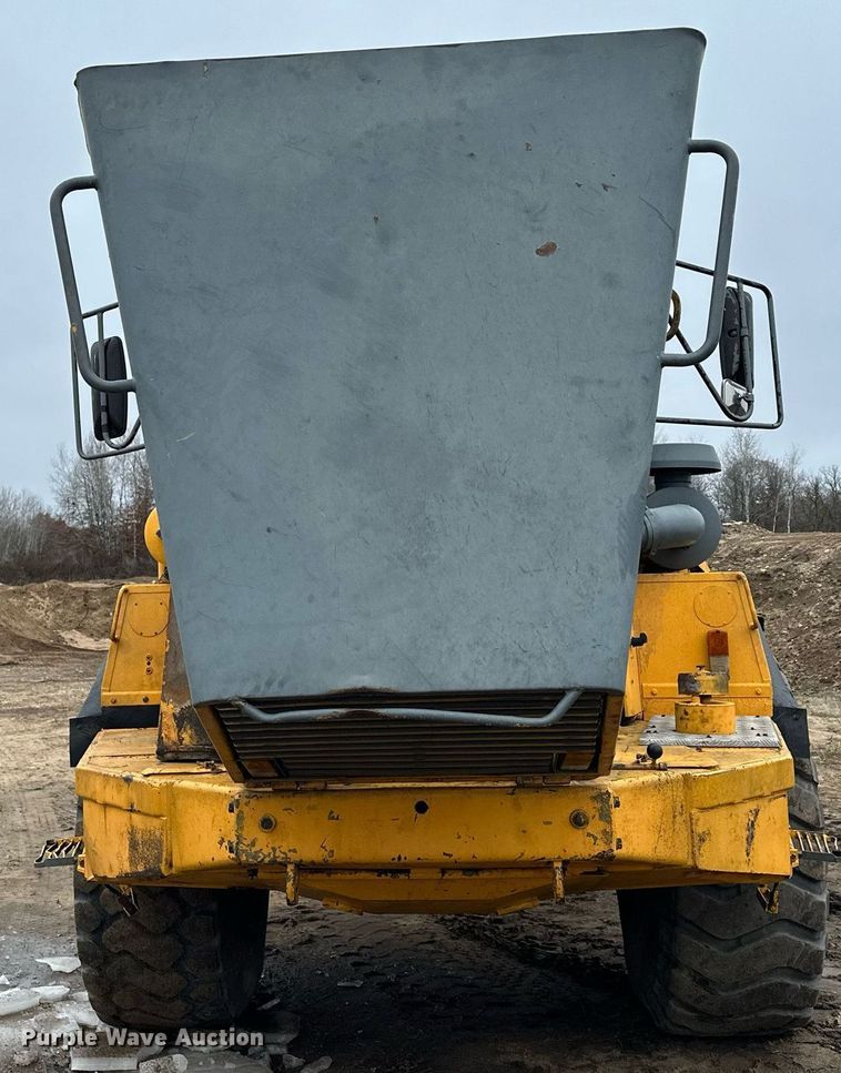 image for item LO9308 2001 Volvo A25C haul truck