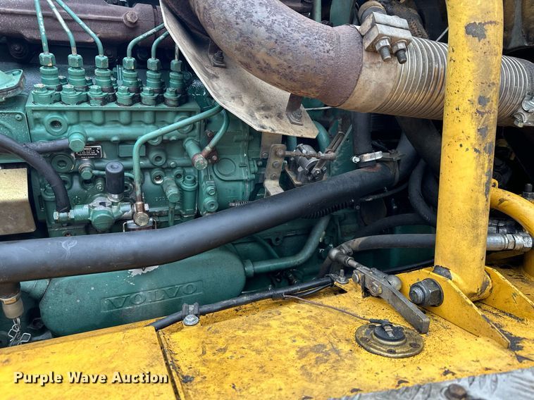 image for item LO9308 2001 Volvo A25C haul truck