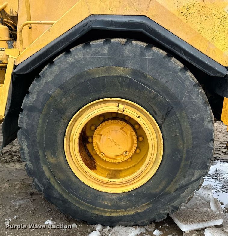 image for item LO9308 2001 Volvo A25C haul truck