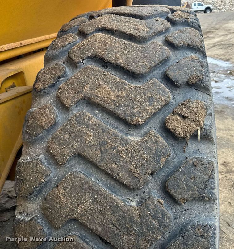 image for item LO9308 2001 Volvo A25C haul truck