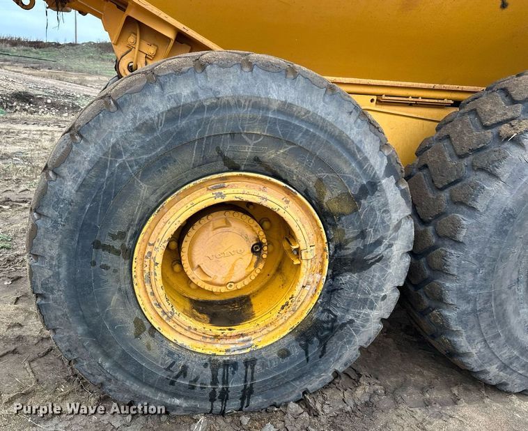 image for item LO9308 2001 Volvo A25C haul truck