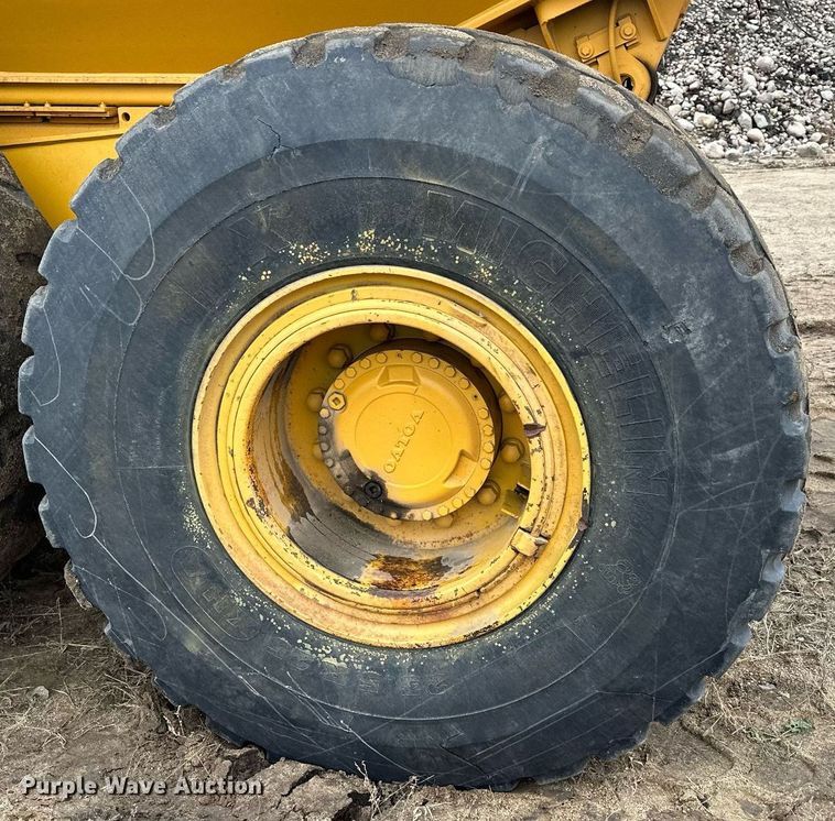 image for item LO9308 2001 Volvo A25C haul truck