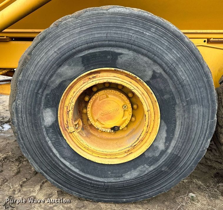 image for item LO9308 2001 Volvo A25C haul truck