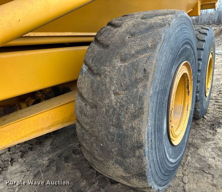 image for item LO9308 2001 Volvo A25C haul truck