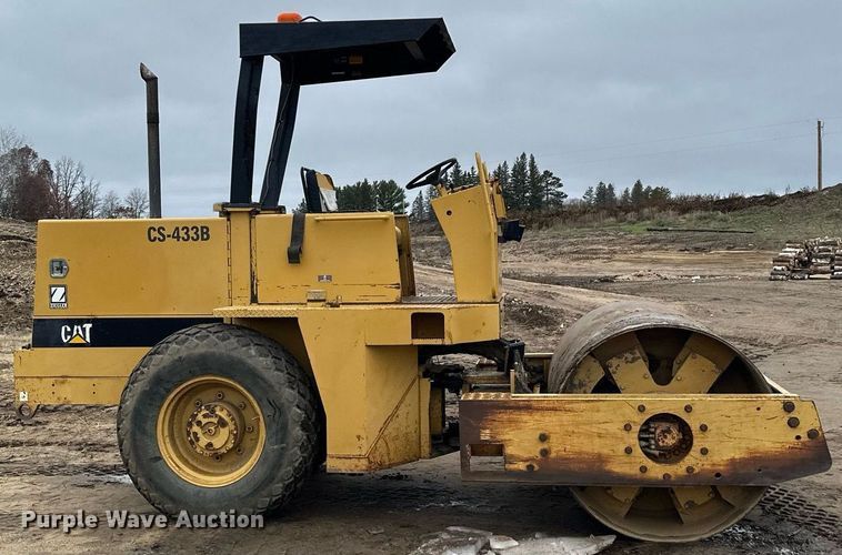 image for item LO9309 1993 Caterpillar CS433B  single drum vibratory roller