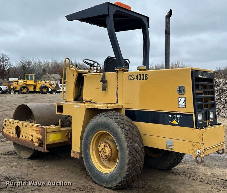 image for item LO9309 1993 Caterpillar CS433B  single drum vibratory roller