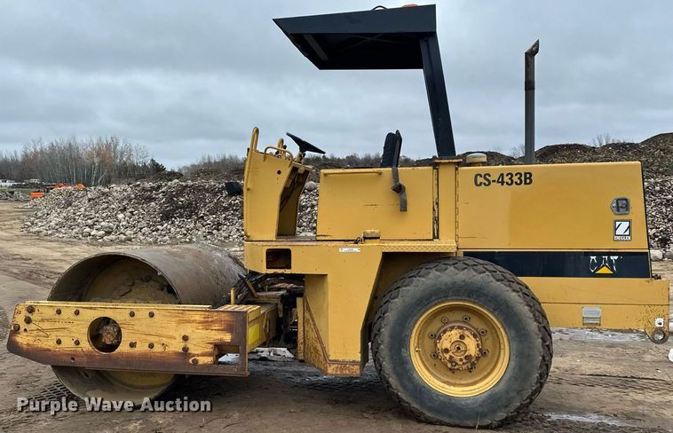 image for item LO9309 1993 Caterpillar CS433B  single drum vibratory roller