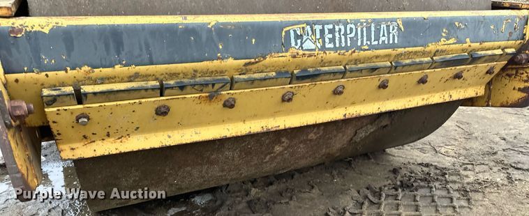 image for item LO9309 1993 Caterpillar CS433B  single drum vibratory roller