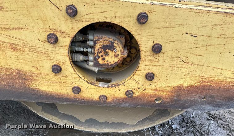 image for item LO9309 1993 Caterpillar CS433B  single drum vibratory roller