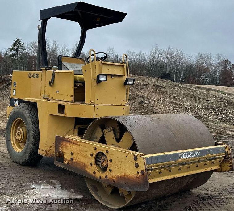image for item LO9309 1993 Caterpillar CS433B  single drum vibratory roller