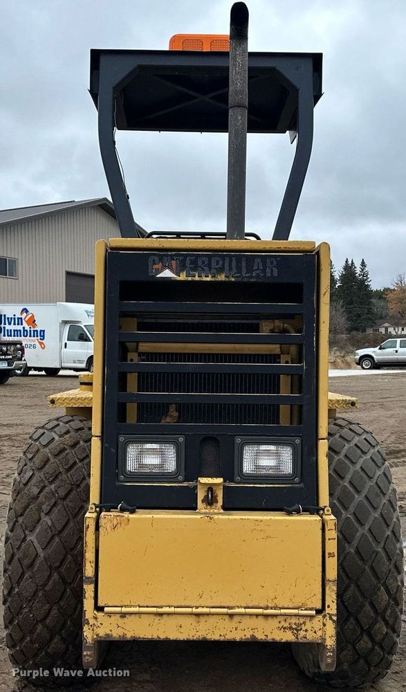 image for item LO9309 1993 Caterpillar CS433B  single drum vibratory roller