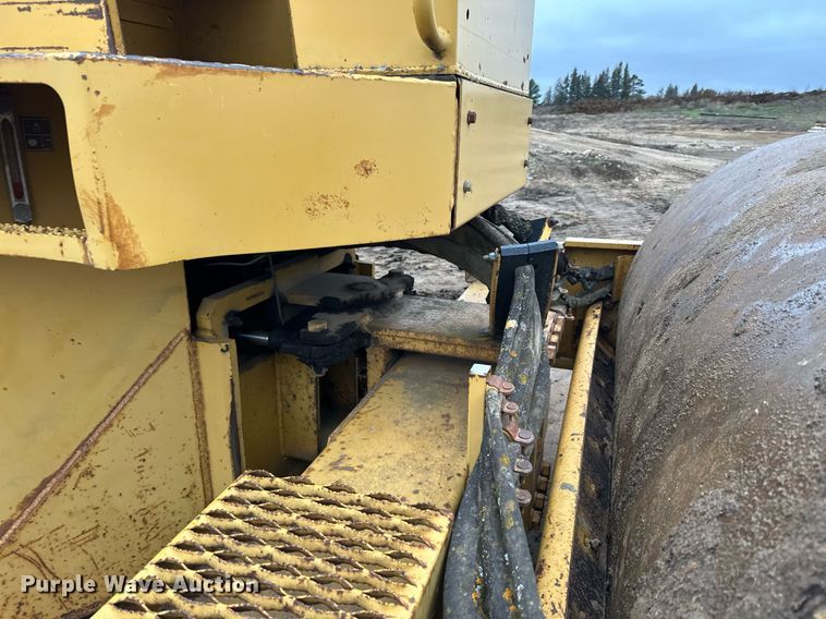 image for item LO9309 1993 Caterpillar CS433B  single drum vibratory roller