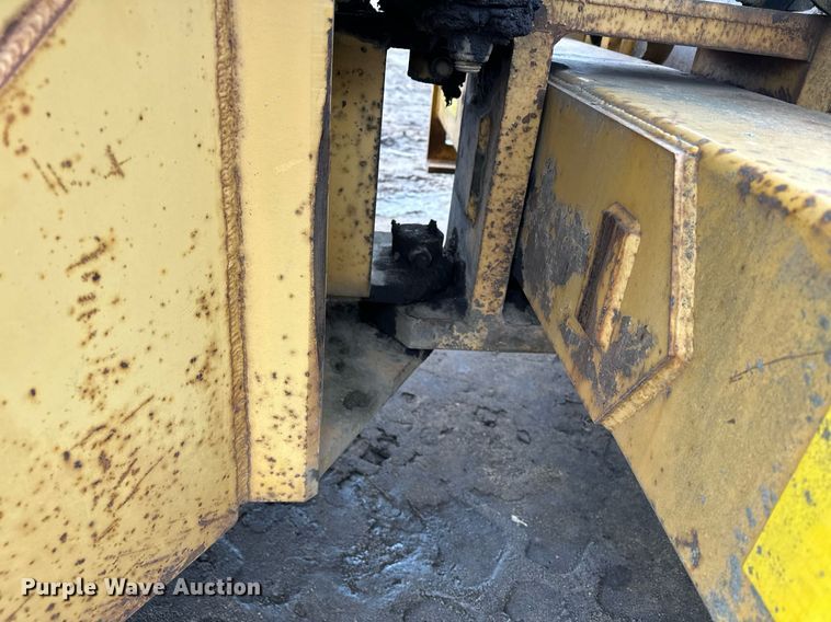 image for item LO9309 1993 Caterpillar CS433B  single drum vibratory roller