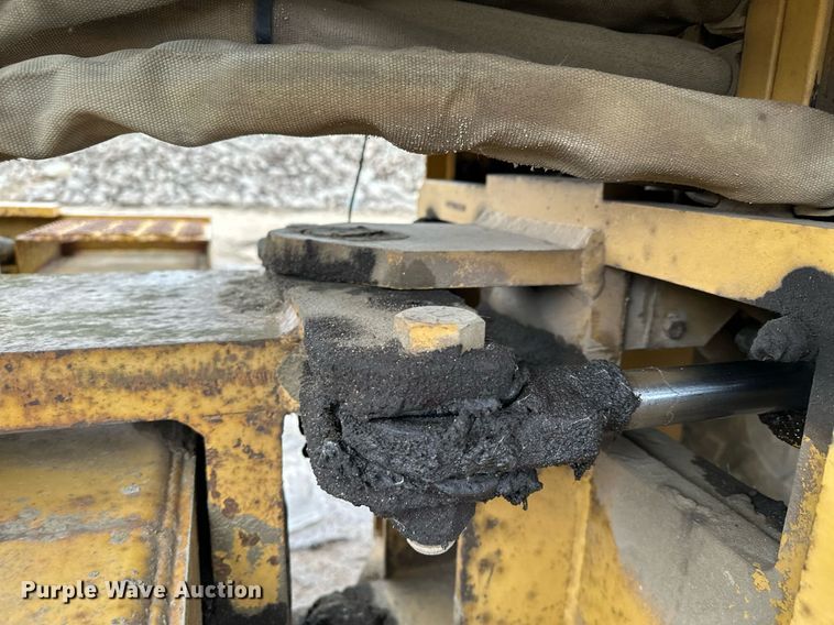 image for item LO9309 1993 Caterpillar CS433B  single drum vibratory roller