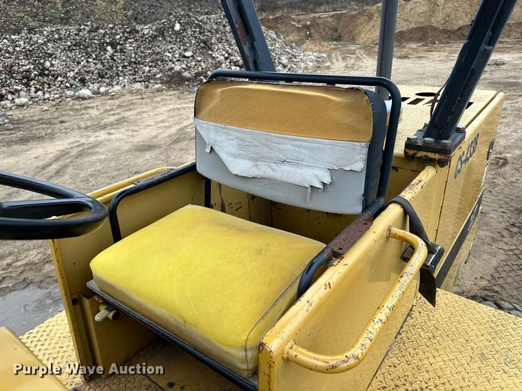 image for item LO9309 1993 Caterpillar CS433B  single drum vibratory roller