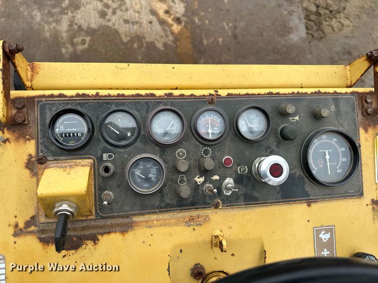 image for item LO9309 1993 Caterpillar CS433B  single drum vibratory roller