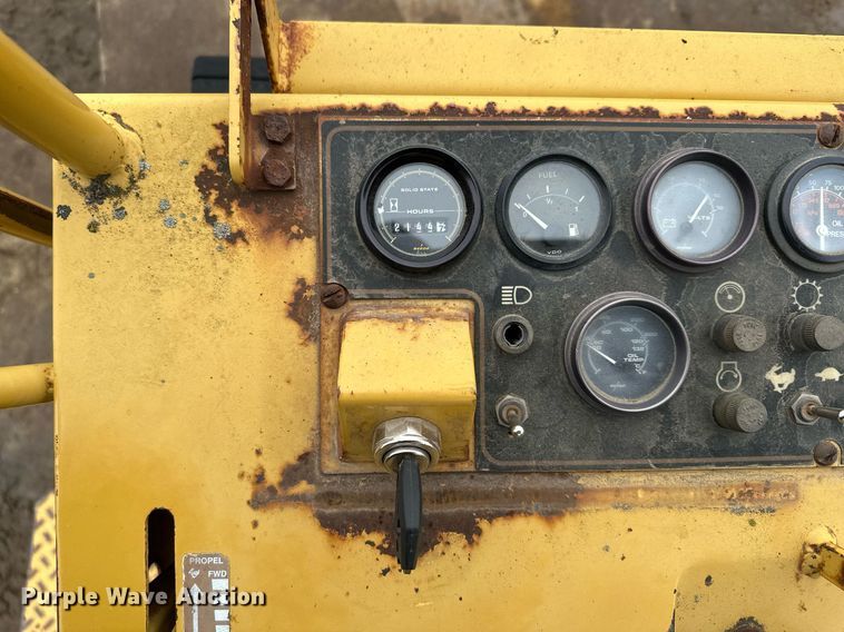 image for item LO9309 1993 Caterpillar CS433B  single drum vibratory roller