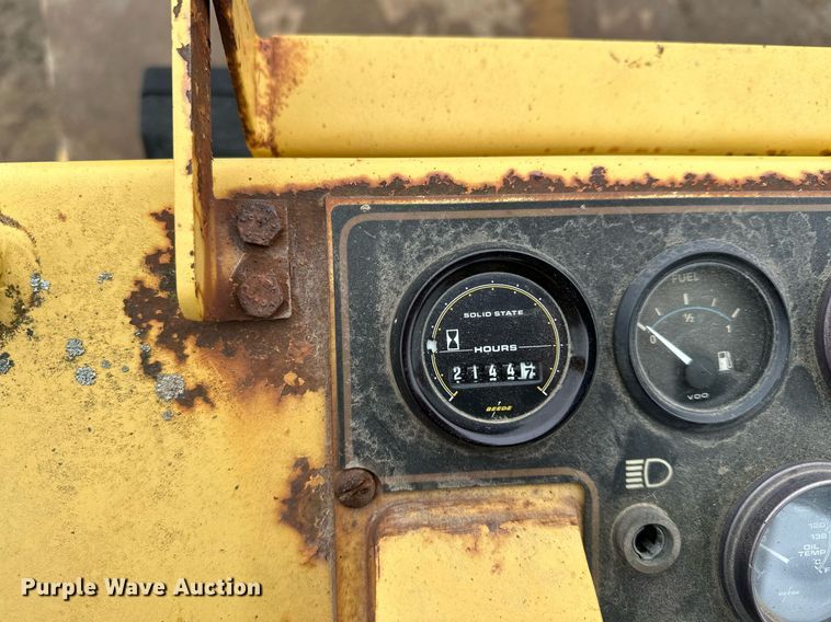 image for item LO9309 1993 Caterpillar CS433B  single drum vibratory roller