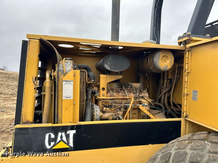 image for item LO9309 1993 Caterpillar CS433B  single drum vibratory roller