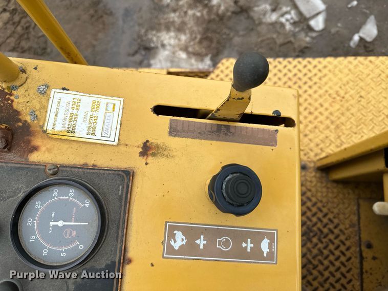 image for item LO9309 1993 Caterpillar CS433B  single drum vibratory roller